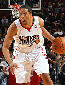 间的持球牵 间的持球牵